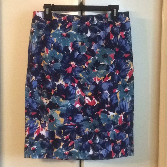 Talbots Dresses & Skirts - Talbots Floral Pencil Skirt Size 6